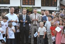 Mektebi: çfarë është, si lindi, roli i tij shkollor zyrtar, frymëzimi që ju dha brezave dhe mbijetimi vleror