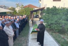 Delegacioni i BIK-ut mori pjesë në varrimin e Rexhep ef. Likës