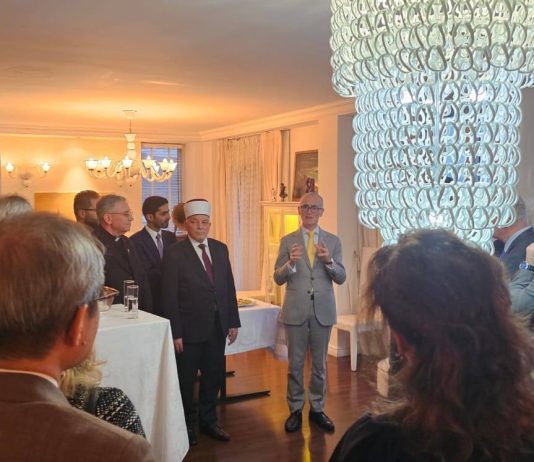 KRYETARI I BASHKËSISË FETARE ISLAME NË RMV, REISUL ULEMA HFZ.H.SHAQIR EF. FETAI, PJESËMARRËS NË TAKIMIN LAMTUMIRËS TË AMBASADORIT TË ITALISË. – BFI