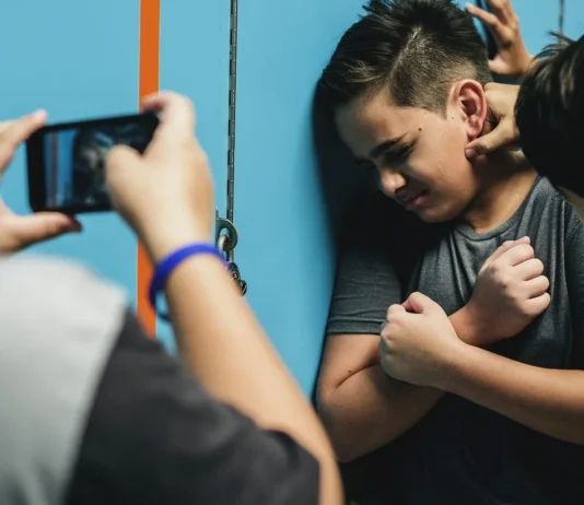 Si ndikon dhuna në mediat shqiptare tek fëmijët: një alarm për çdo prind